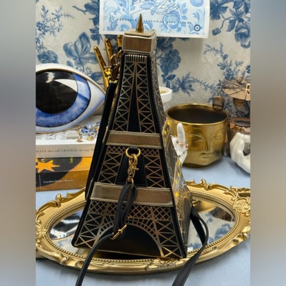 🆕 BETSEY JOHNSON 🧿 NWT Betsey in Paris Light Up Eiffel Tower Crossbody - Picture 8 of 16